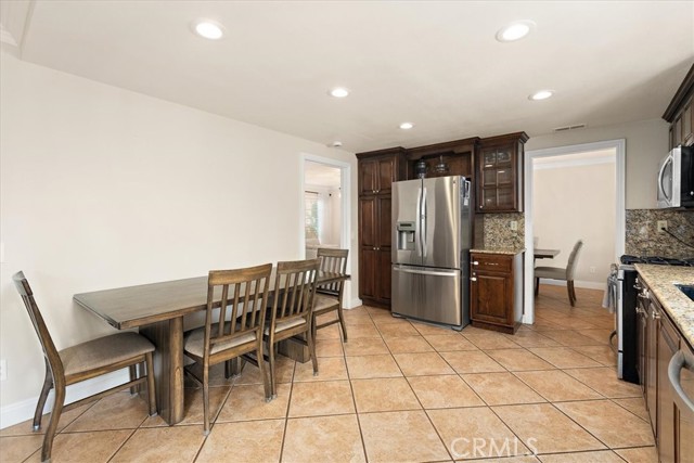 Detail Gallery Image 14 of 40 For 1027 Eclipse, Ontario,  CA 91762 - 4 Beds | 2/1 Baths