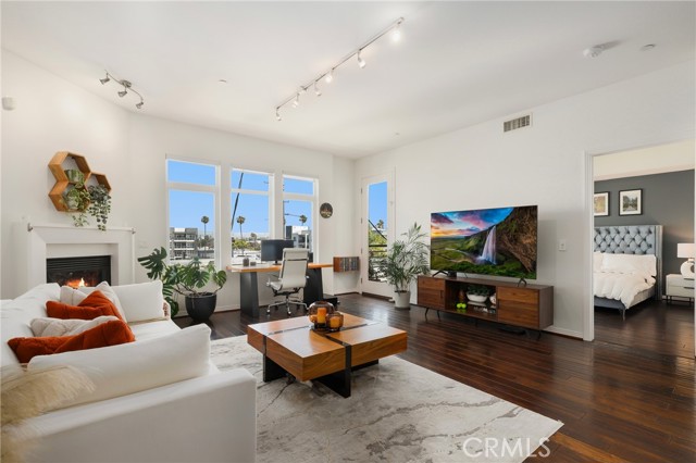 4050 Glencoe Avenue, Marina del Rey CA: https://media.crmls.org/medias/1c83caea-da42-43f9-b1db-9d2378670298.jpg