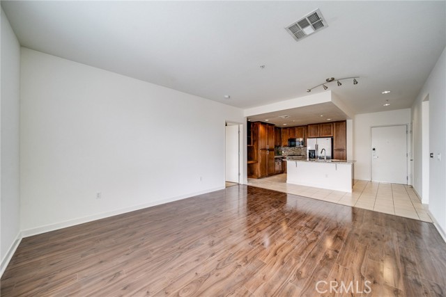 21301 Erwin Street, Woodland Hills CA: https://media.crmls.org/medias/1c83d57e-5c17-45b1-9596-abbf19c1d075.jpg