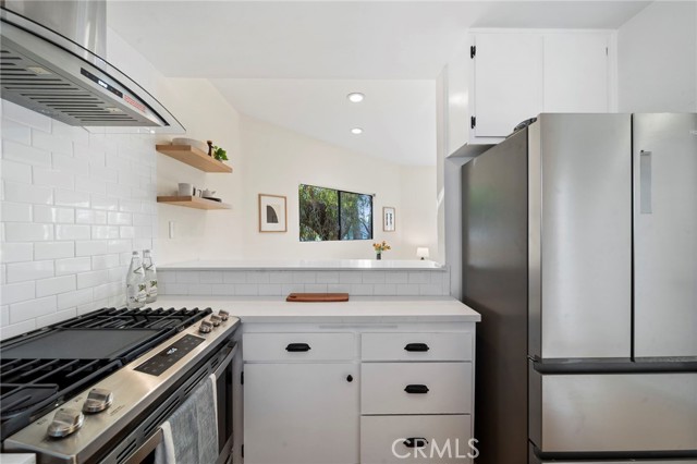 Detail Gallery Image 4 of 32 For 2500 Abbot Kinney Bld #13,  Venice,  CA 90291 - 2 Beds | 2/1 Baths