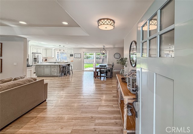 843 Encino Vista Drive, Thousand Oaks CA: https://media.crmls.org/medias/1c846f88-f7a4-41e0-985d-258b91b9b564.jpg