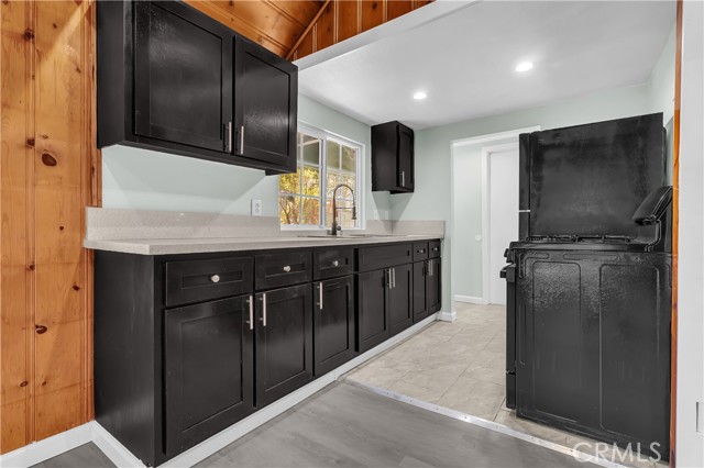 Detail Gallery Image 6 of 32 For 22789 Laurel Ln, Crestline,  CA 92325 - 1 Beds | 2 Baths