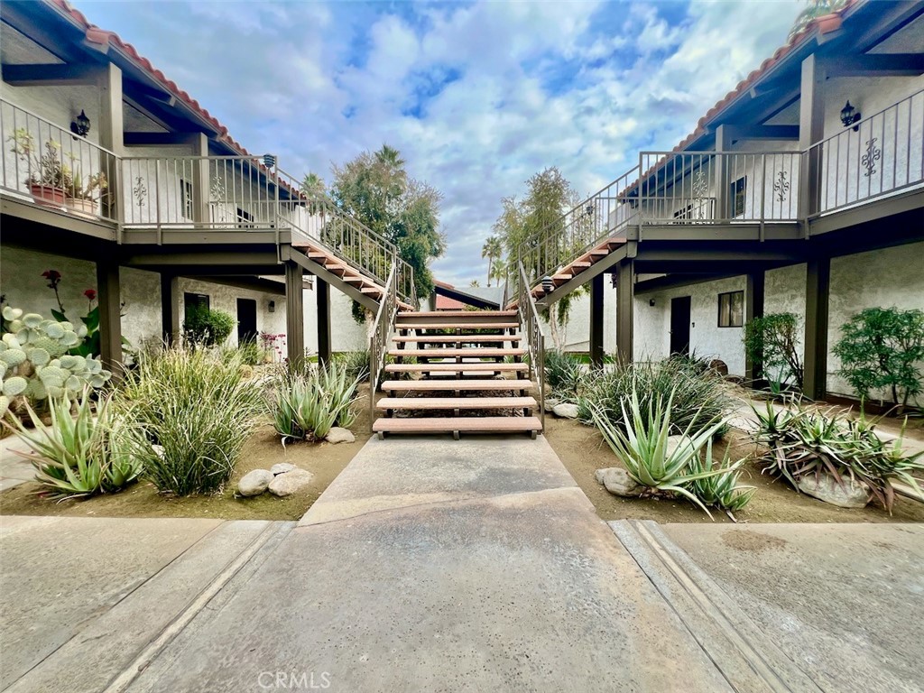 https://media.crmls.org/medias/1c868082-0a81-4300-84fa-9d7cdeb02438.jpg?preset=X-Large