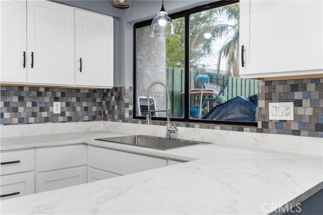 Detail Gallery Image 7 of 20 For 5517 Monitor St, Bakersfield,  CA 93307 - 4 Beds | 2/1 Baths