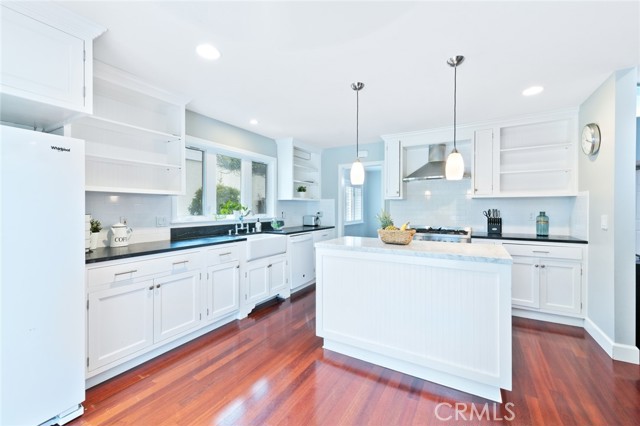 Detail Gallery Image 10 of 21 For 19292 Sierra Perla Rd, Irvine,  CA 92603 - 4 Beds | 2/1 Baths