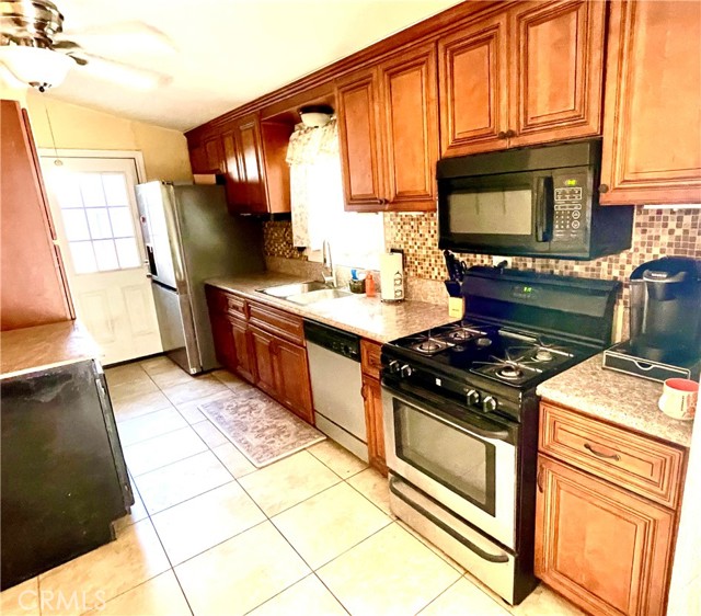 Detail Gallery Image 4 of 48 For 17141 E Tudor, Covina,  CA 91722 - 4 Beds | 2 Baths