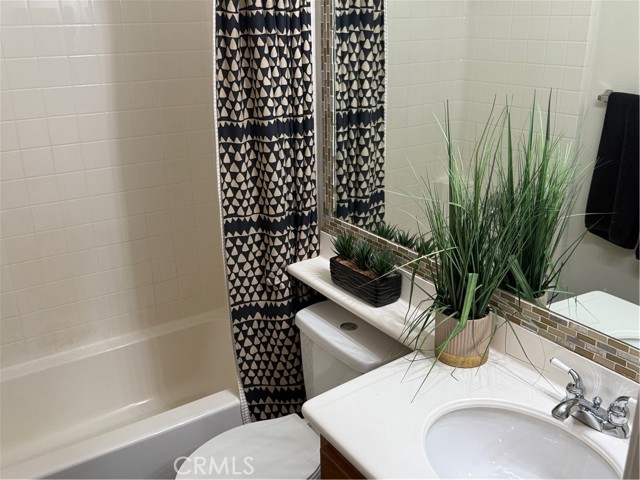 15767 Buck Point Lane, Fontana CA: https://media.crmls.org/medias/1c87d0cd-99bf-4959-84eb-7a9ec88b6315.jpg