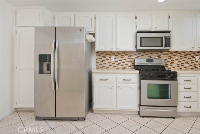 Detail Gallery Image 4 of 24 For 21040 Parthenia St #26,  Canoga Park,  CA 91304 - 2 Beds | 2/1 Baths