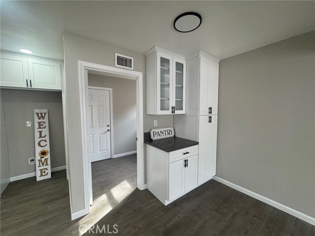 Detail Gallery Image 4 of 10 For 318 W Avenue J10, Lancaster,  CA 93534 - 3 Beds | 2 Baths