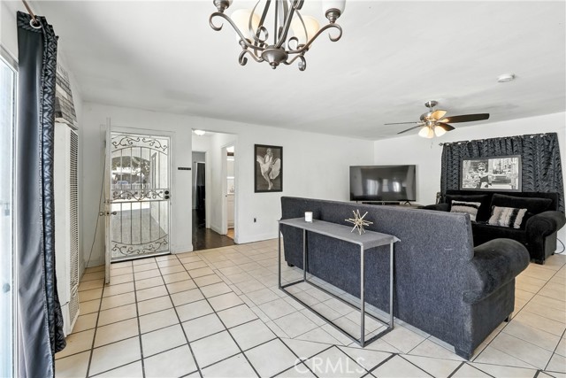 Detail Gallery Image 12 of 22 For 10333 Capistrano Ave, South Gate,  CA 90280 - 2 Beds | 2 Baths