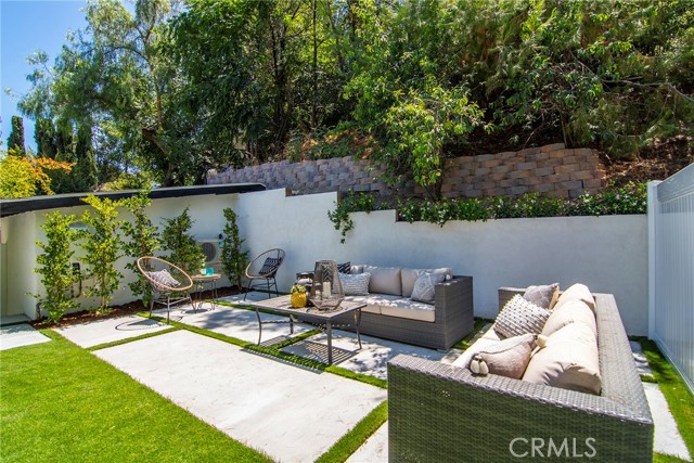 Detail Gallery Image 36 of 65 For 22284 Avenue San Luis, Woodland Hills,  CA 91364 - 6 Beds | 5/1 Baths