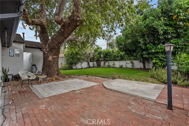 13817 Bromwich Street, Arleta CA: https://media.crmls.org/medias/1c8c6398-93a6-47ba-a13d-ba021ecff565.jpg