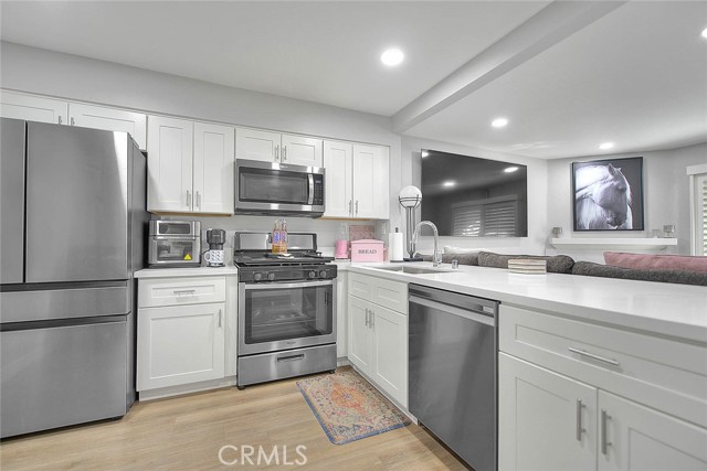 Detail Gallery Image 3 of 65 For 12415 Imperial #41,  Norwalk,  CA 90650 - 2 Beds | 2/1 Baths