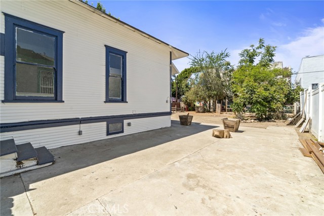 1353 Toberman Street, Los Angeles, California 90015, 4 Bedrooms Bedrooms, ,1 BathroomBathrooms,Single Family Residence,For Sale,Toberman,TR24127345