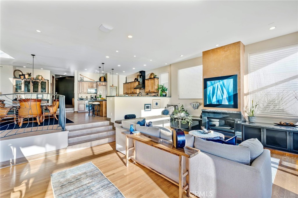4308 The Strand