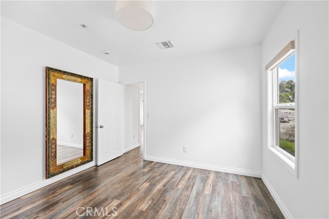 Detail Gallery Image 3 of 8 For 2211 Hyperion Ave, Los Angeles,  CA 90027 - 2 Beds | 1 Baths