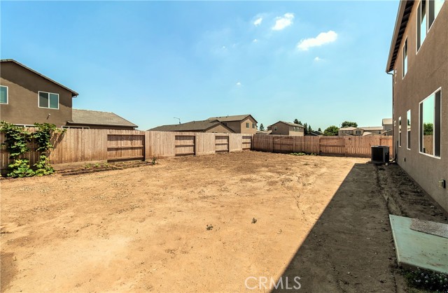 Detail Gallery Image 40 of 43 For 2698 N Arroyo Ave, Fresno,  CA 93727 - 5 Beds | 3/1 Baths