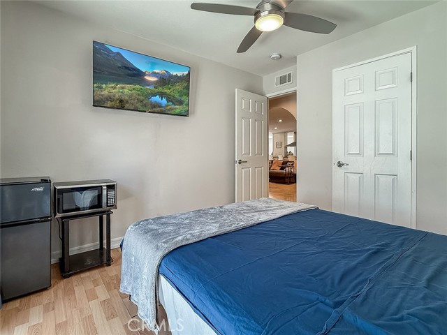24017 Sylvan Street, Woodland Hills CA: https://media.crmls.org/medias/1c8e00ef-017d-41c0-a8e9-fb64af6f7231.jpg