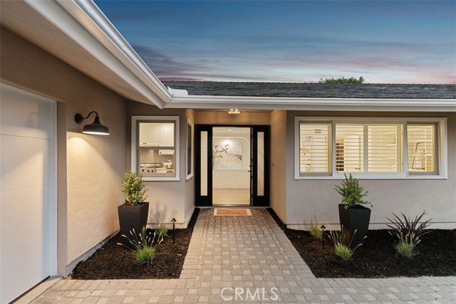 1056 Madison Place, Laguna Beach CA: https://media.crmls.org/medias/1c8e2bef-5169-4bce-b694-5fe7f94e3573.jpg