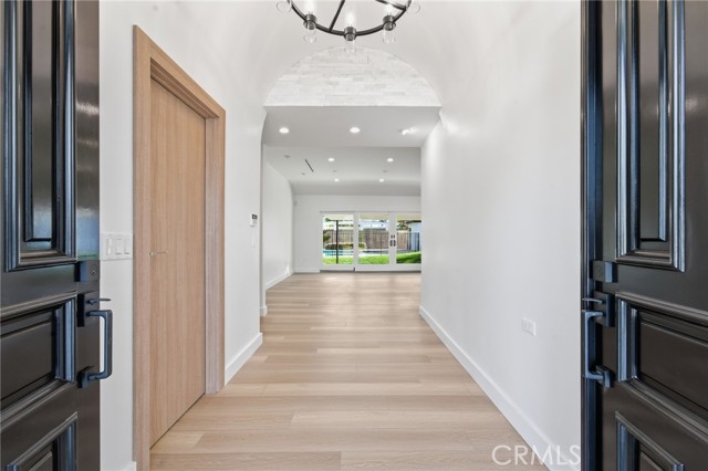 Detail Gallery Image 4 of 48 For 19510 Merridy, Northridge,  CA 91324 - 6 Beds | 6/1 Baths