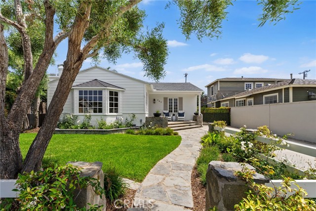 340 Broadway, Costa Mesa CA: https://media.crmls.org/medias/1c8f518a-e612-4b76-ba63-b120984b88ce.jpg
