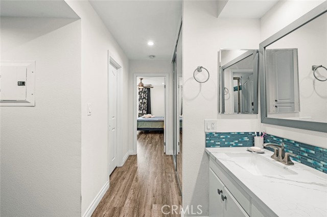 Detail Gallery Image 18 of 32 For 5009 Woodman Ave #205,  Sherman Oaks,  CA 91423 - 2 Beds | 2 Baths