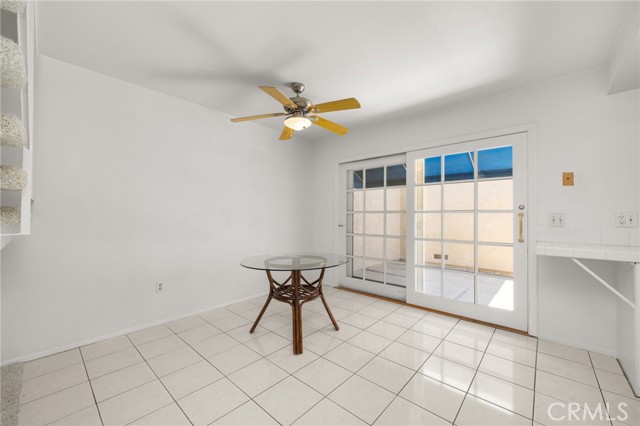 7667 Whitewater Drive, Huntington Beach CA: https://media.crmls.org/medias/1c92ce4e-9aad-458f-b906-c378dbdaddd4.jpg