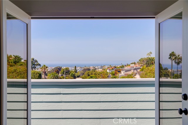 2704 El Oeste Drive, Hermosa Beach, California 90254, 4 Bedrooms Bedrooms, ,3 BathroomsBathrooms,Residential,Sold,El Oeste,SB21211633