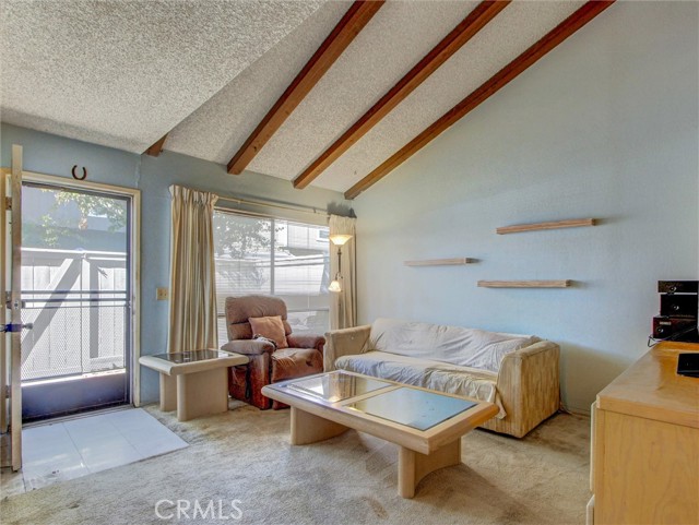 Detail Gallery Image 3 of 17 For 2710 W Segerstrom Ave #D,  Santa Ana,  CA 92704 - 2 Beds | 1/1 Baths