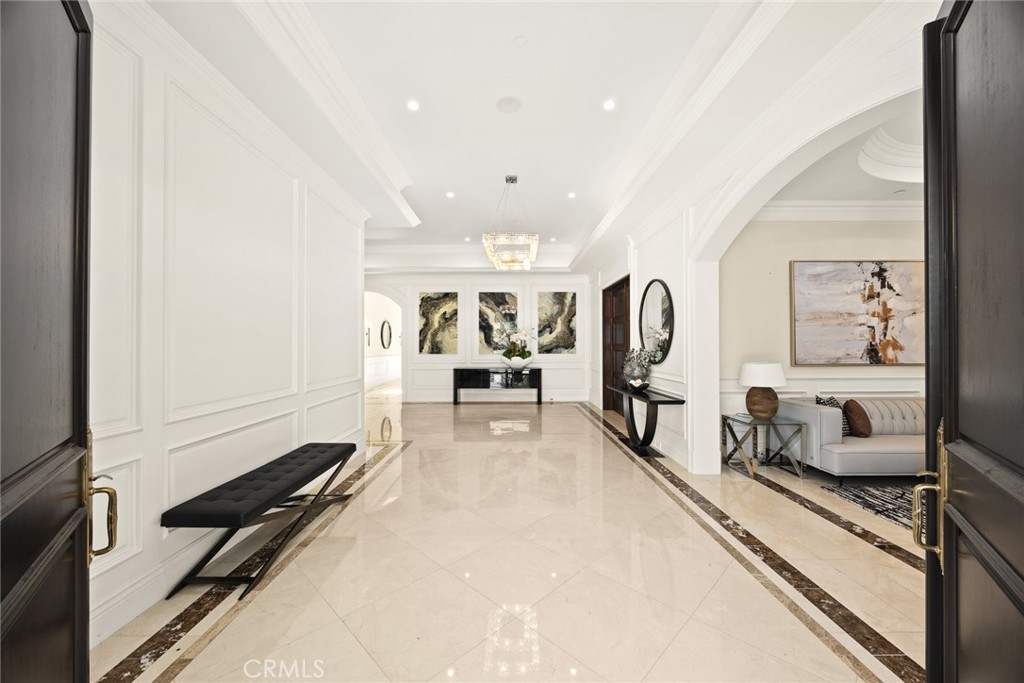 https://media.crmls.org/medias/1c9353d4-8a8c-4268-b17e-0db65714b3ec.jpg?preset=X-Large