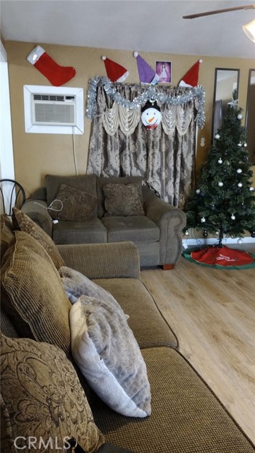 Detail Gallery Image 3 of 7 For 910 E 76th, Los Angeles,  CA 90001 - – Beds | – Baths