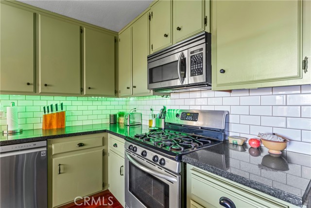 Detail Gallery Image 14 of 49 For 337 Wylerhorn, Crestline,  CA 92325 - 3 Beds | 2/1 Baths