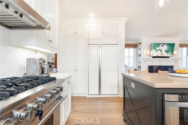 716 1/2 Iris Avenue, Corona del Mar CA: https://media.crmls.org/medias/1c94baa9-17dd-4f7c-89c3-62a84618efbf.jpg