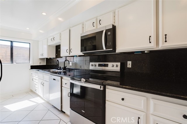 645 Balboa Avenue, 1C photo 14