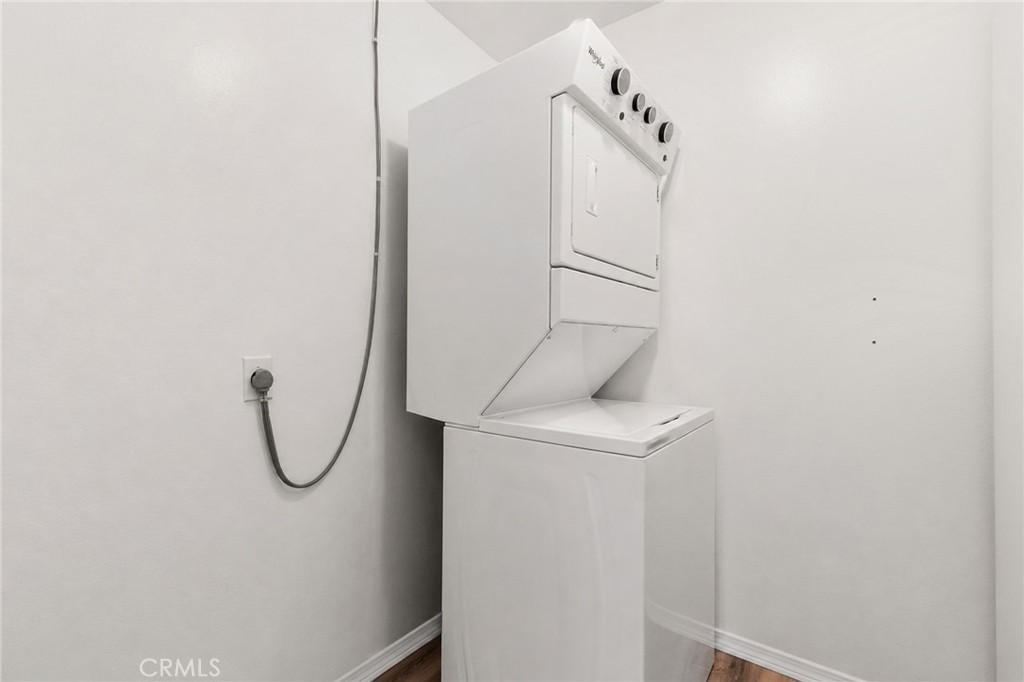 https://media.crmls.org/medias/1c95c96b-f6b4-450f-aab4-bbdeb0623c8e.jpg?preset=X-Large