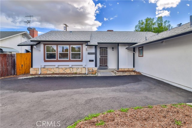 21032 Cantara Street, Canoga Park CA: https://media.crmls.org/medias/1c95f06a-6c95-4ae1-a649-c664693c5402.jpg
