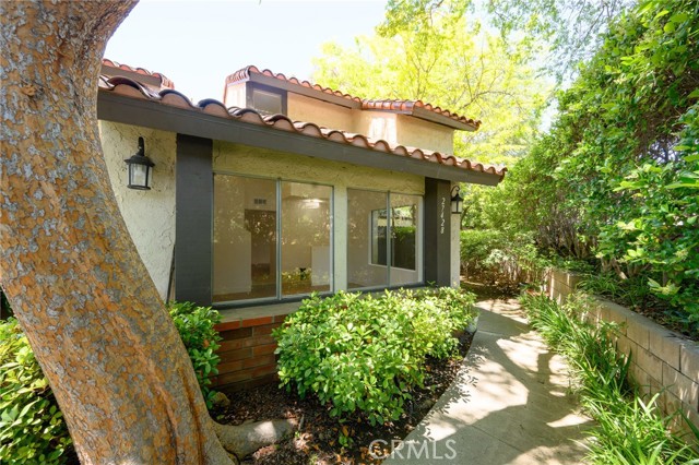 Detail Gallery Image 1 of 22 For 27428 Rondell St, Agoura Hills,  CA 91301 - 2 Beds | 2 Baths