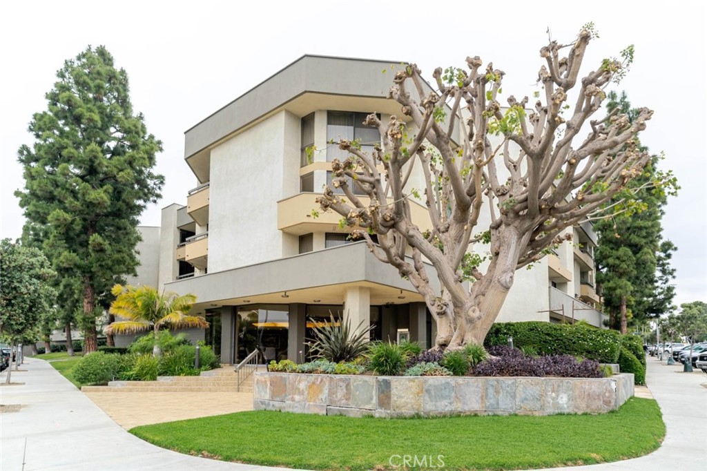 750 S Spaulding Avenue #129