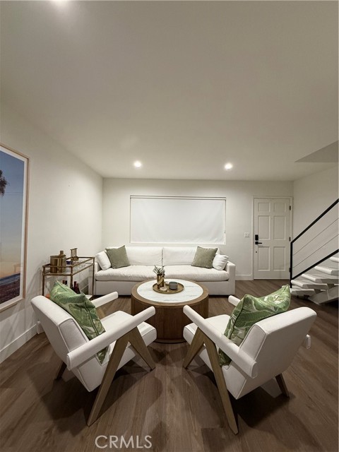 Detail Gallery Image 2 of 19 For 633 Grant, Santa Monica,  CA 90405 - 2 Beds | 2 Baths