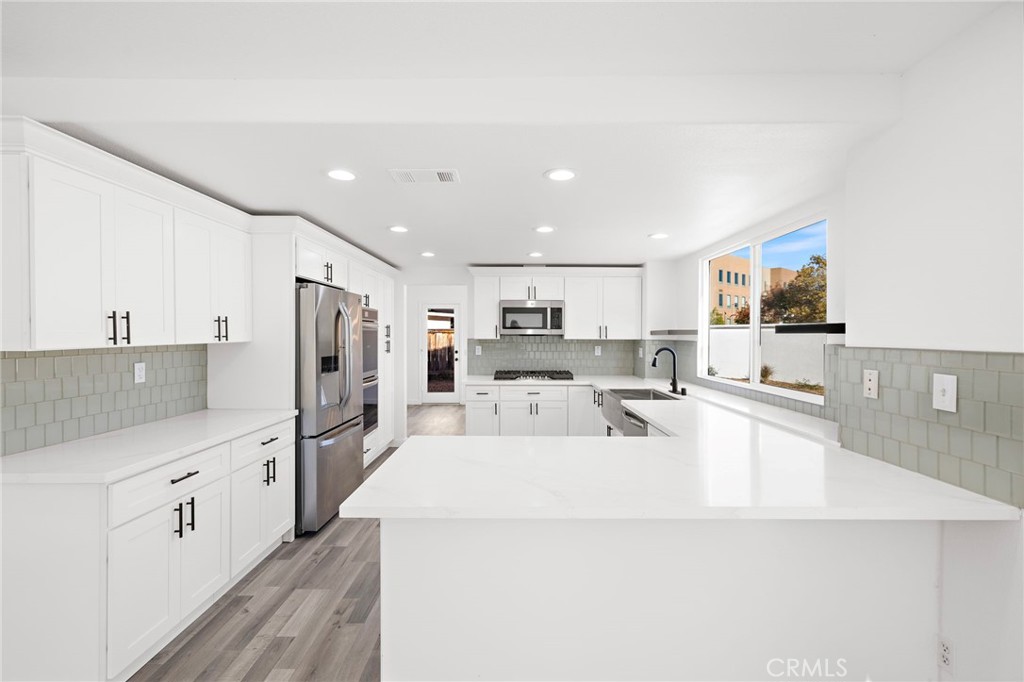 MLS #OC25270528 image #12