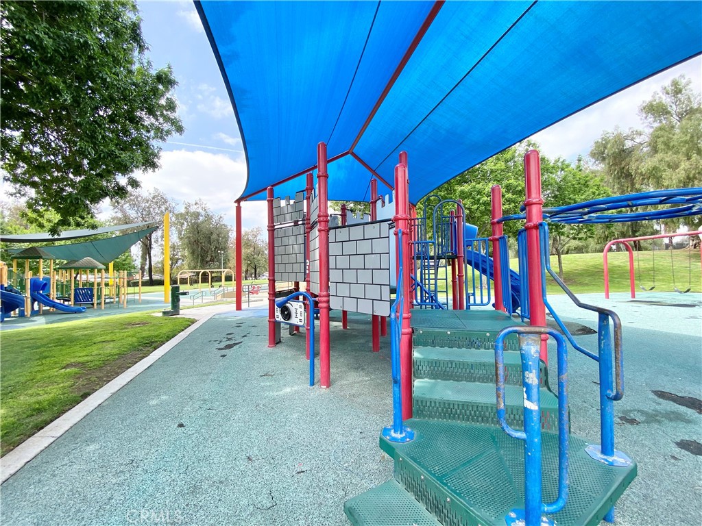 https://media.crmls.org/medias/1c980138-8ed1-427a-8bde-5ddd5025da33.jpg?preset=X-Large