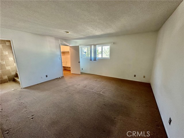 HUGE MASTER W/ EN-SUITE AND WALK IN CLOSET