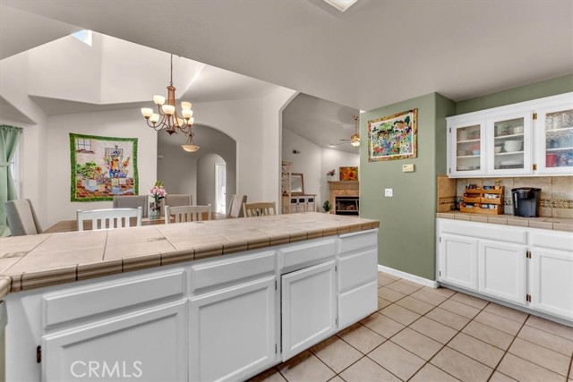 2386 Farmington Avenue, Chico CA: https://media.crmls.org/medias/1c98442d-f8cf-45a8-9e86-a4312c052e87.jpg