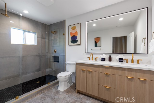 8021 West Boulevard, Inglewood CA: https://media.crmls.org/medias/1c98ab8a-83fd-45ef-acb5-ed89c4142e6b.jpg