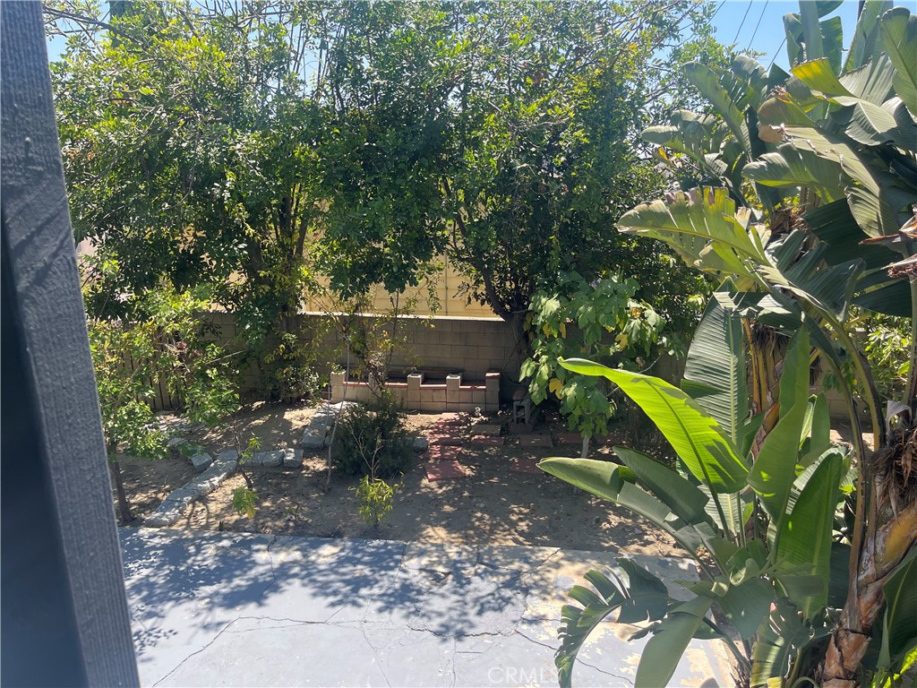 https://media.crmls.org/medias/1c98f2d7-b80c-4266-8dc0-76364ff3b85b.jpg?preset=X-Large