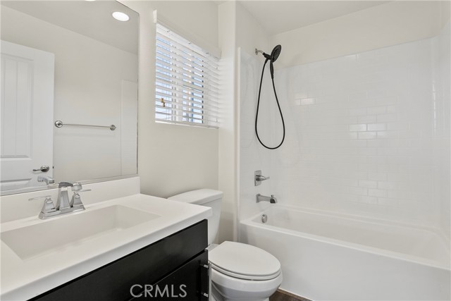 Detail Gallery Image 6 of 19 For 626 Seabright Cir, Costa Mesa,  CA 92627 - 2 Beds | 2/1 Baths