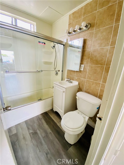 151 W Imperial, Los Angeles CA: https://media.crmls.org/medias/1c9b1372-bbd2-4093-bc78-b45e84ff2a2e.jpg
