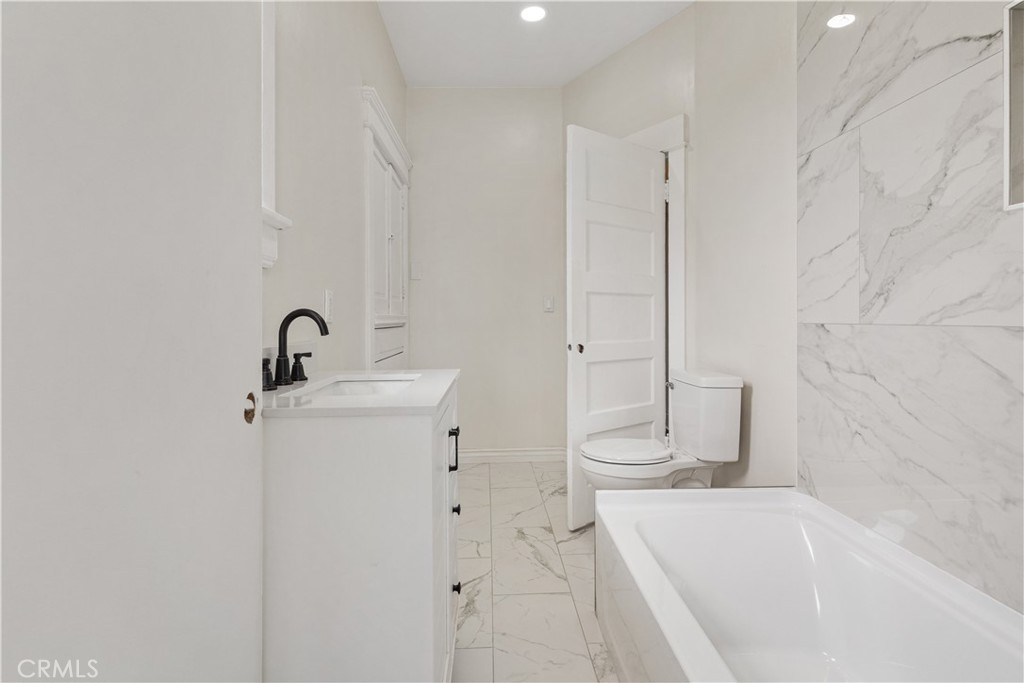 MLS #OC25097887 img 8