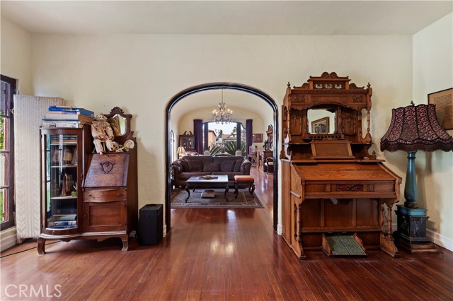 Image 29 of 73 For 4202 University