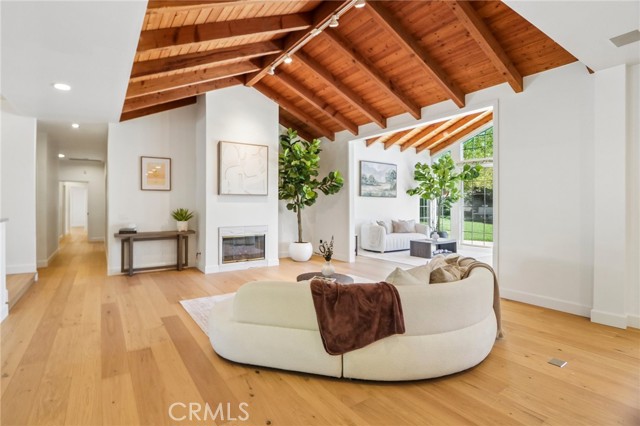 22501 Marilla Street photo 6